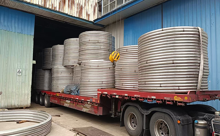 碳鋼半圓管管道中的工業(yè)美學(xué)